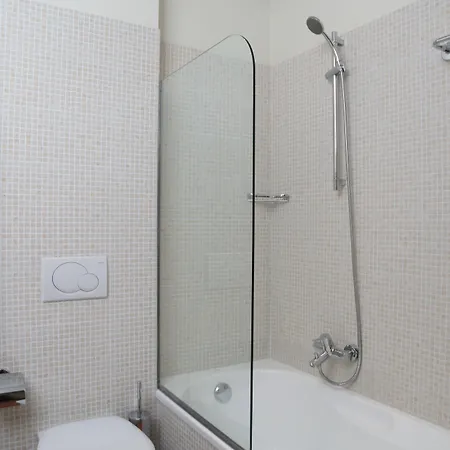 Corte Leonardo * Garda (Verona)